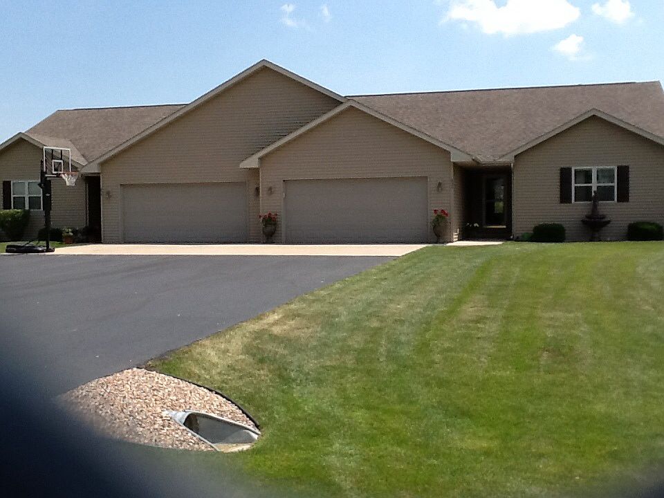1st image of 932 Riverview Dr