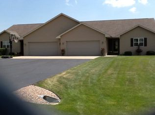 932 Riverview Dr, Little Suamico, WI 54141