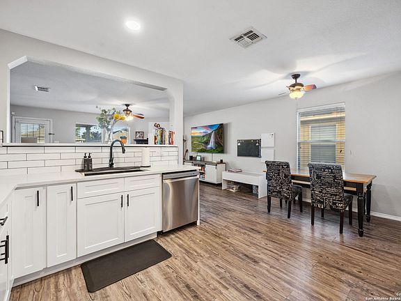 5th image of 7842 OAKDALE PARK