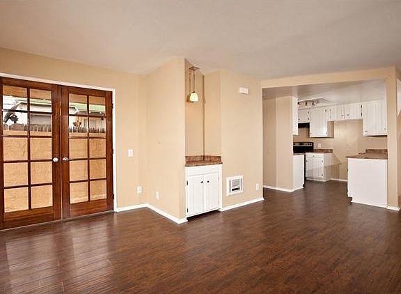 2nd image of 2040 Diamond St