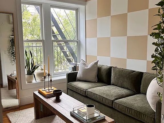 4th image of 1078 Park Pl APT 3F