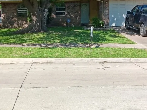 913 S Center St, Grand Prairie, TX 75051