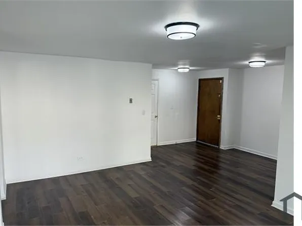 1017 E 194th St APT 104, Glenwood, IL 60425