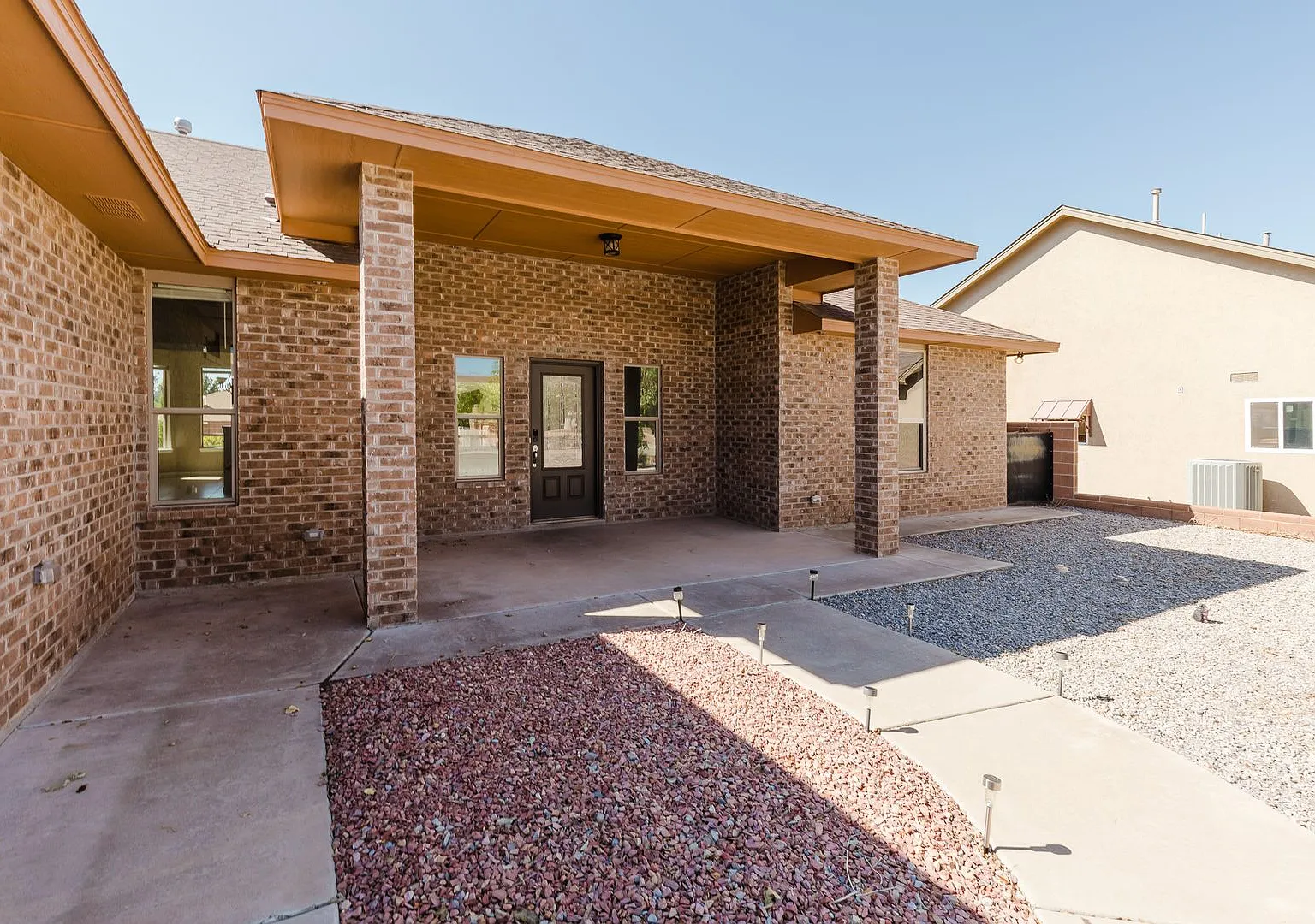 Spacious 3 Bedroom 2 Bath House! — Photo 3