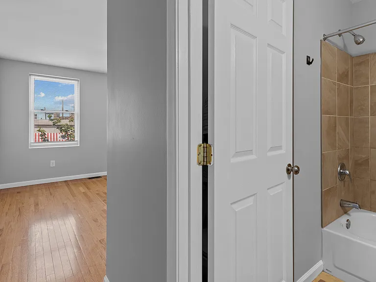 513 S Chester St — Photo 11