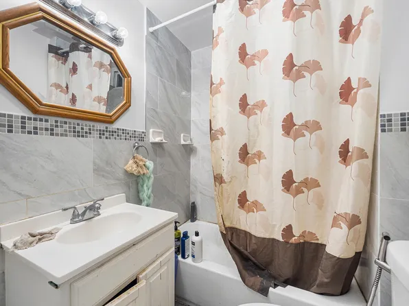 41 Garrison Avenue image 22 of 39