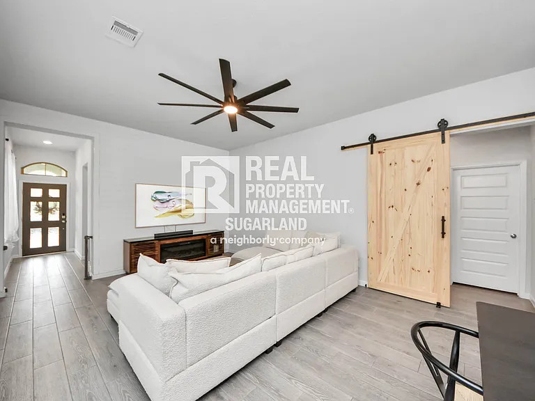 4219 Colony Ln — Photo 2