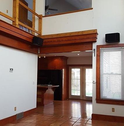 5th image of 3928 Bridge Ave