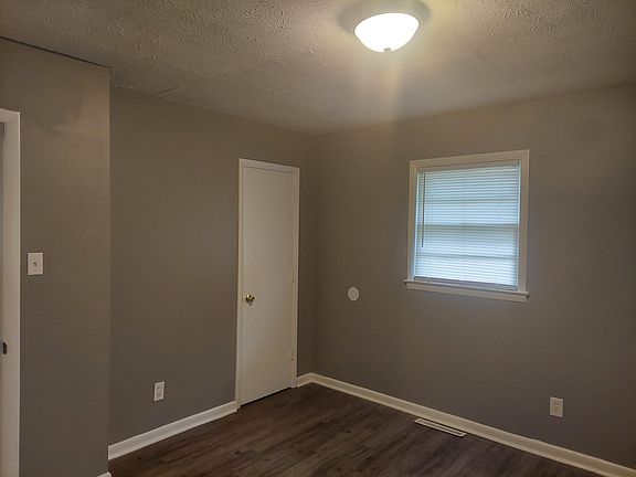 4th image of 285 Mulberry Ct