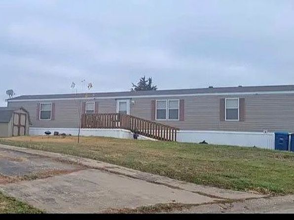 47 Orchard Lane Ct, Manchester, IA 52057