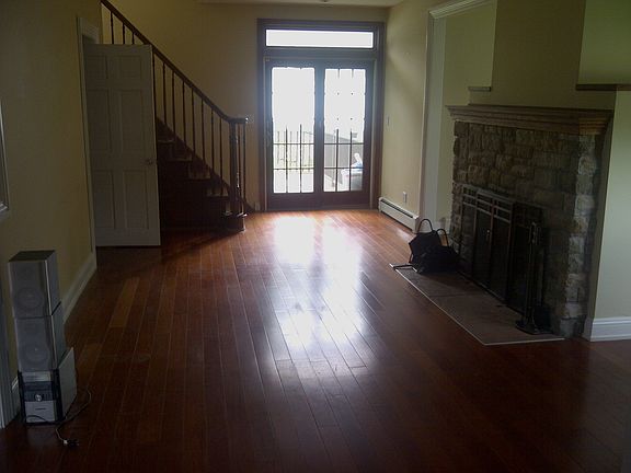 4th image of 264 Harvest Ave