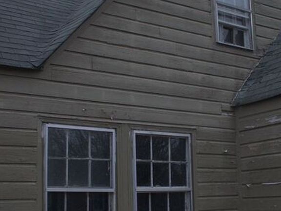 2nd image of 104 Massey St S