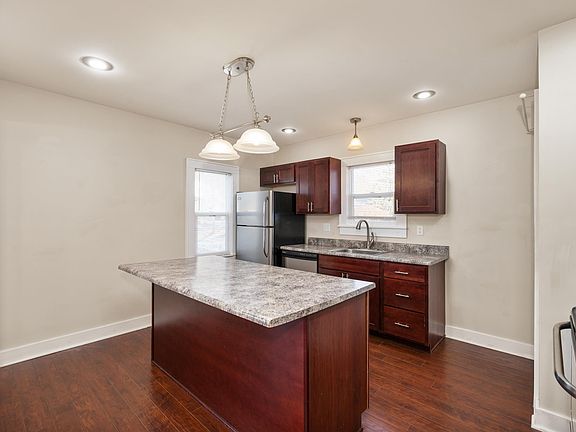 5th image of 421 S Hutchinson Ave