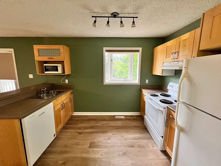 221 Birch Ave — Photo 7