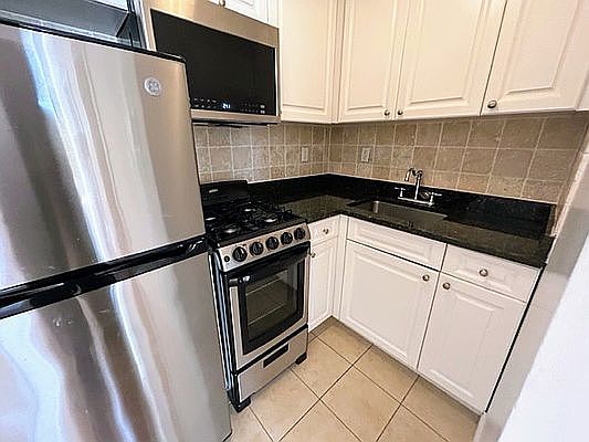 5th image of 135 E 17th St #5S