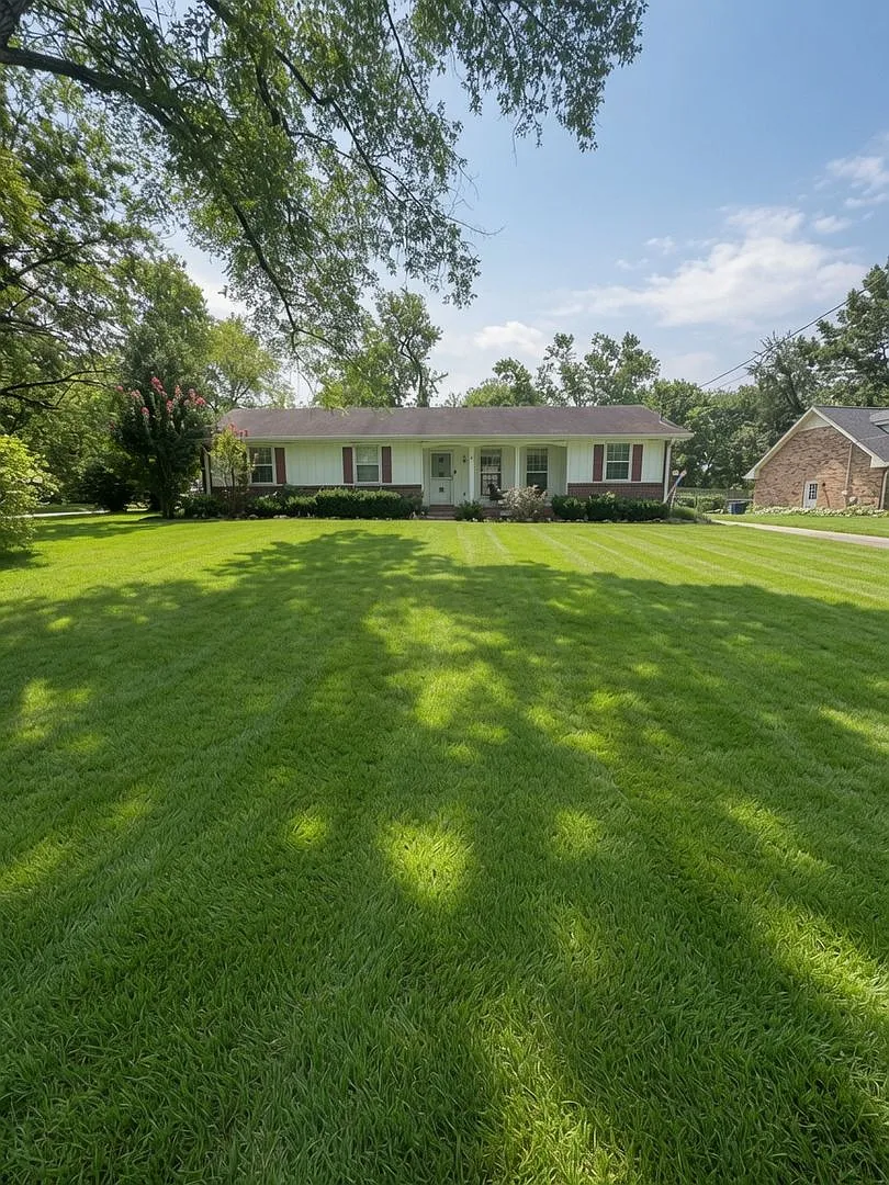 8 Ann Ct — Photo 1