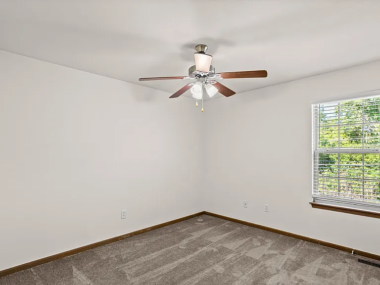 701-703 Glenstone Dr. — Photo 34
