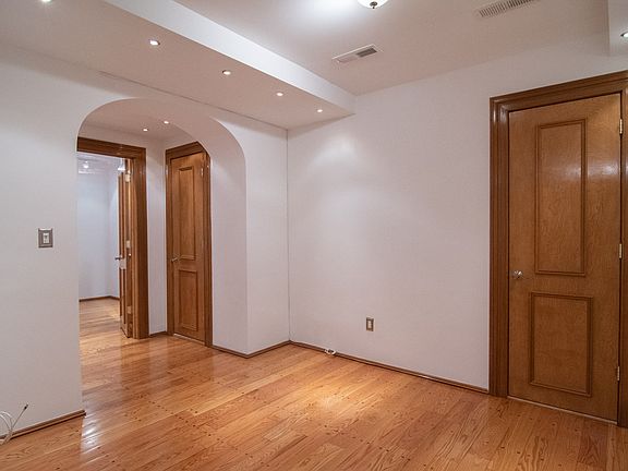 5th image of 145 W 58th St #3F