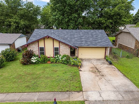3rd image of 4504 S Cedar Ave
