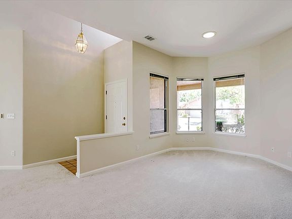 2nd image of 4009 Clubhouse Ct