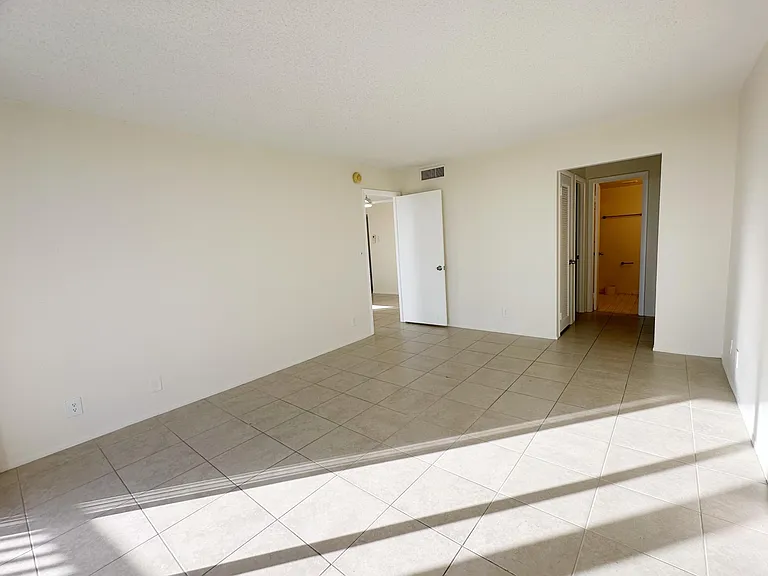 5301 NW 2nd Ave #401 — Photo 21