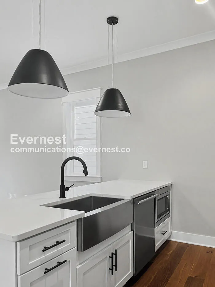 4 bed, 4.5 bath, 2203 sqft, $3,295 — Photo 2