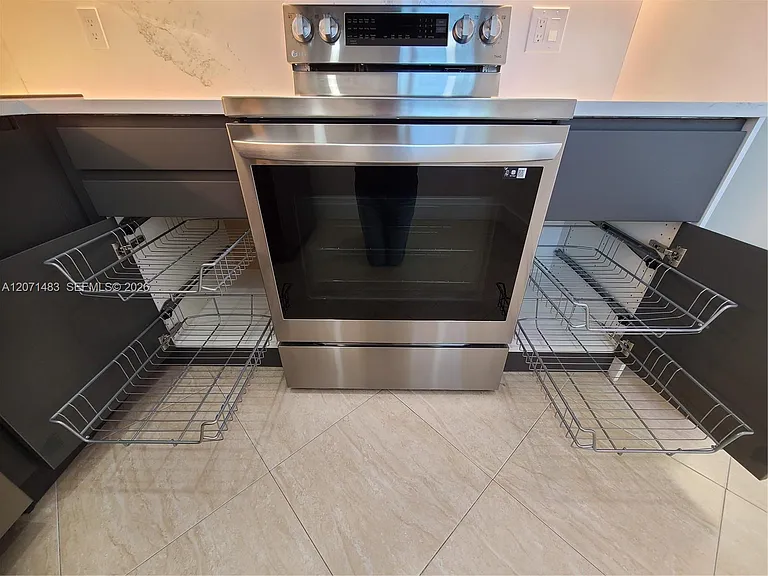 1612 Jefferson Ave #403 — Photo 8