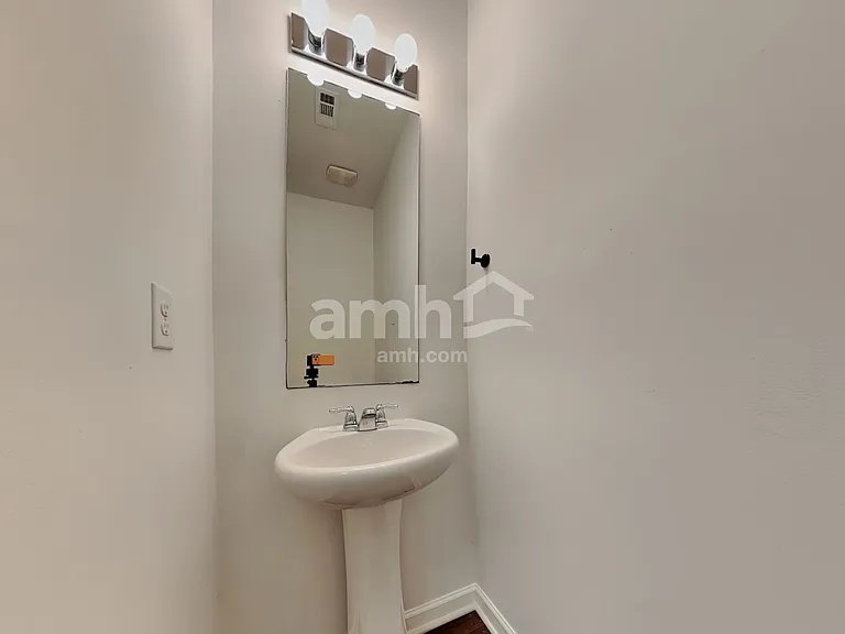 350 Scotland Dr — Photo 6