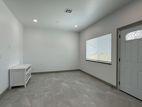 5th image of 1634 Barberry Ln #2