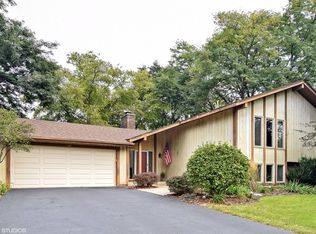 537 Longmeadow Cir, St Charles, IL 60174