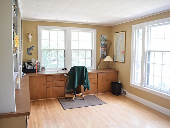 3rd image of 3048 Oak Hollow Dr SE