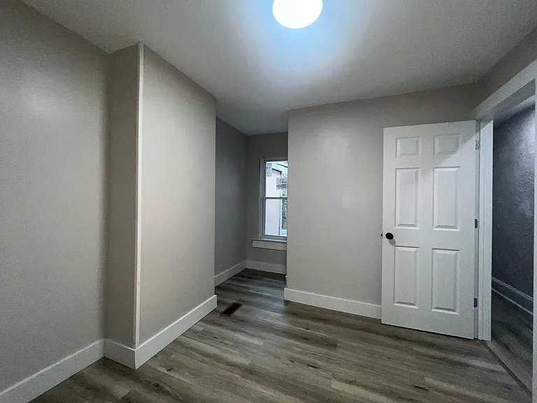 134 Old Rose St — Photo 13