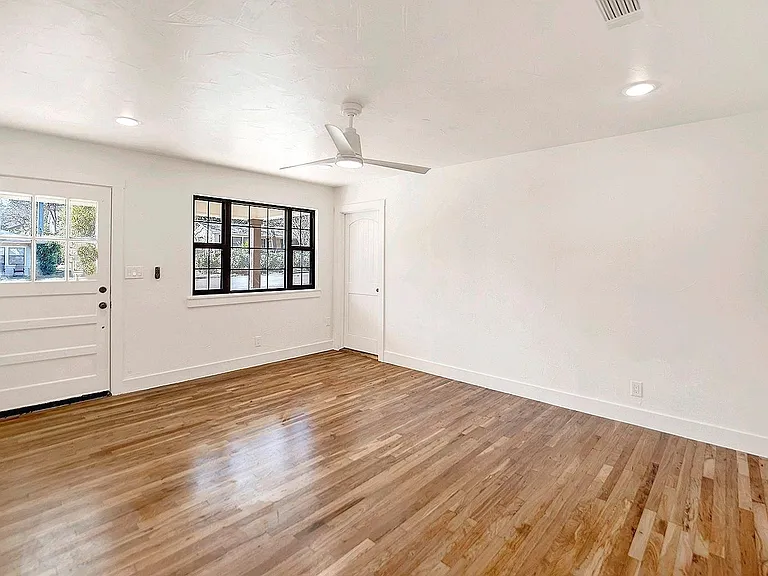 510 Parkview Blvd — Photo 2