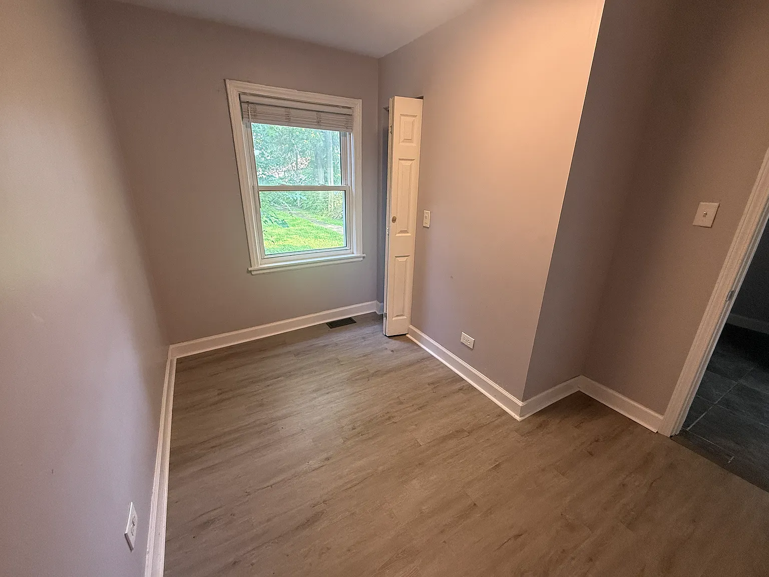 4 bed, 894 sqft, $1,800 — Photo 4