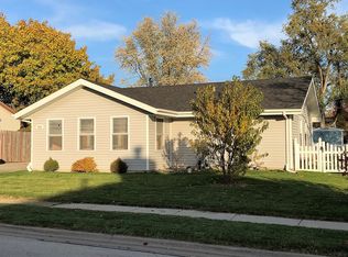 1616 Burry Circle Dr, Crest Hill, IL 60403