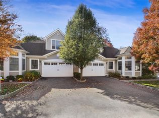 27 Glassbury Ct, Mount Kisco, NY 10549