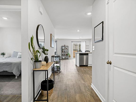 3rd image of 699 Buckeye Rd NE