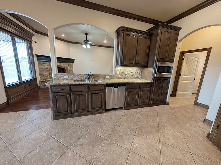 6405 Bent Wood Dr — Photo 9