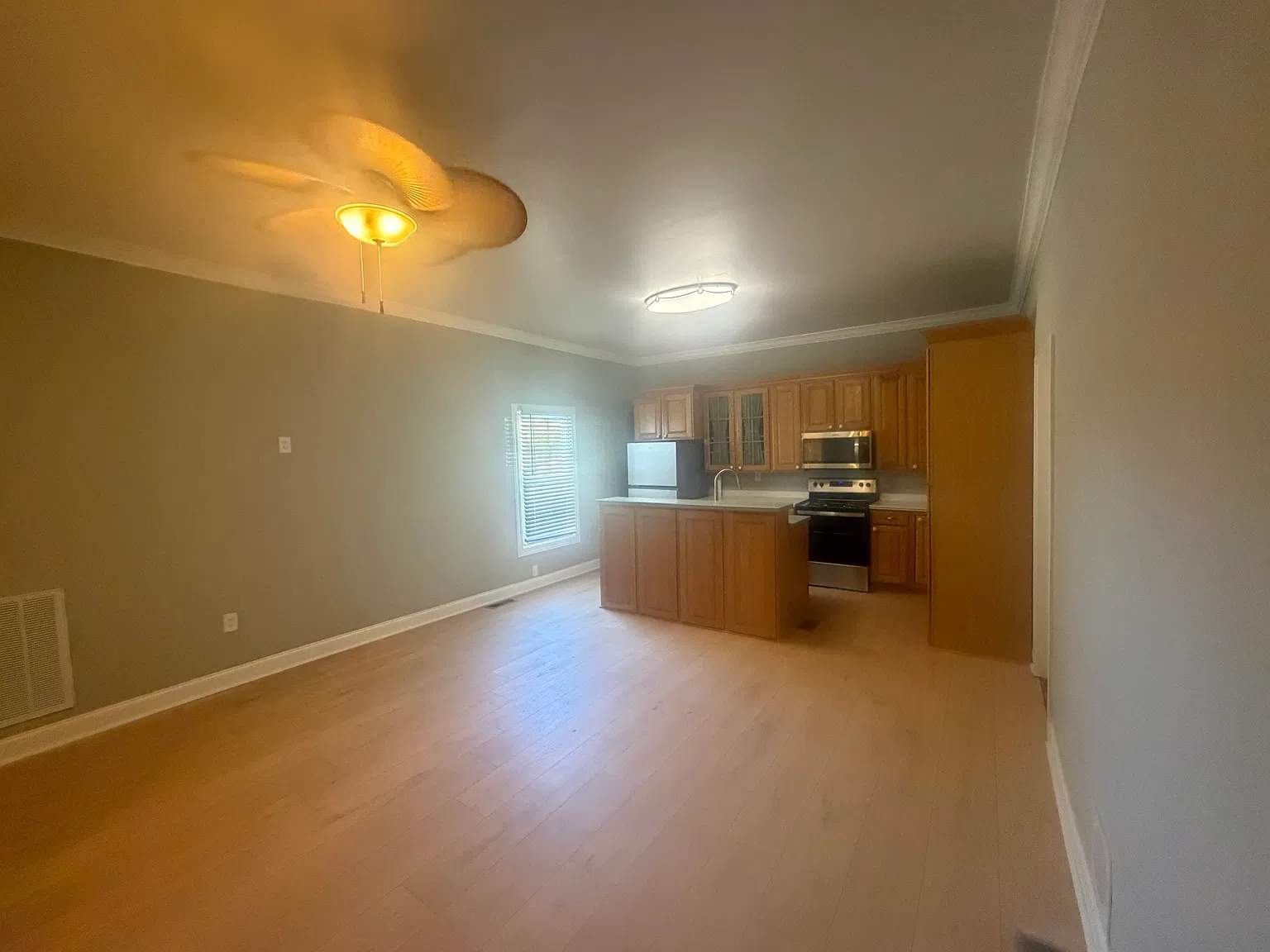 3 bed, 946 sqft, $1,400 — Photo 3