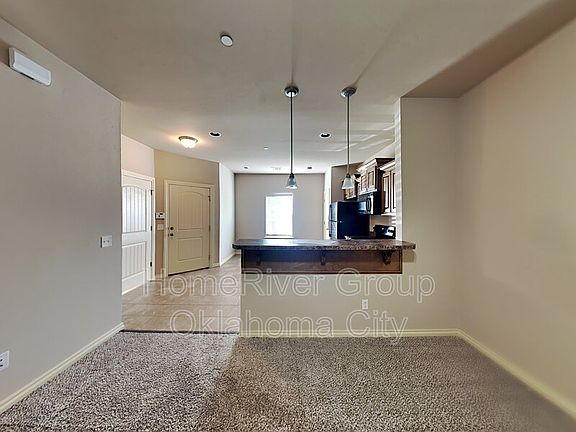 3rd image of 1009 SW 92nd St