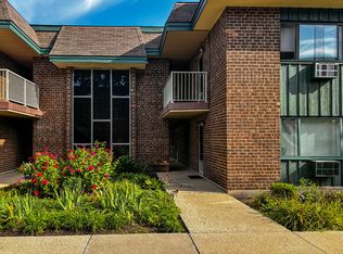 444 S Spring Rd APT 17, Elmhurst, IL 60126