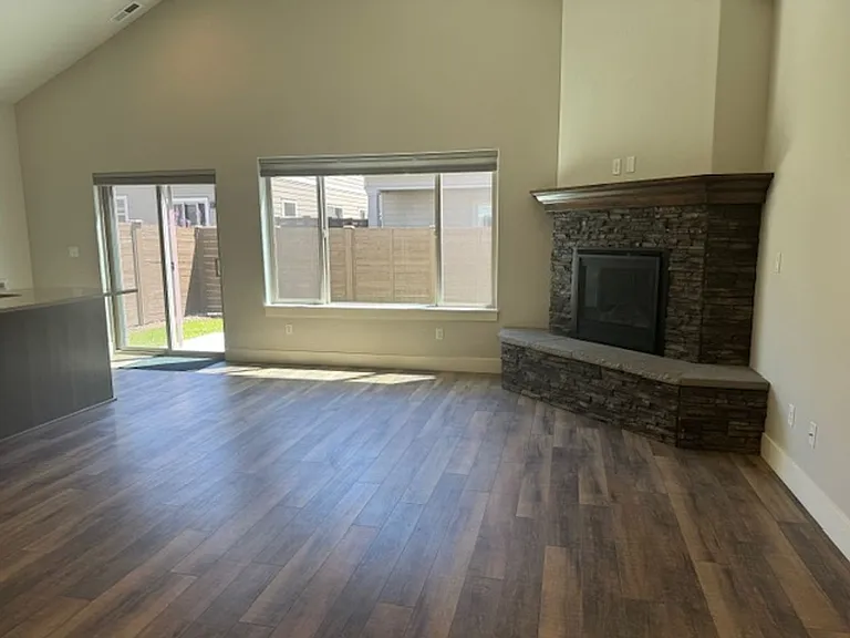 20587 Rolen Ave — Photo 7
