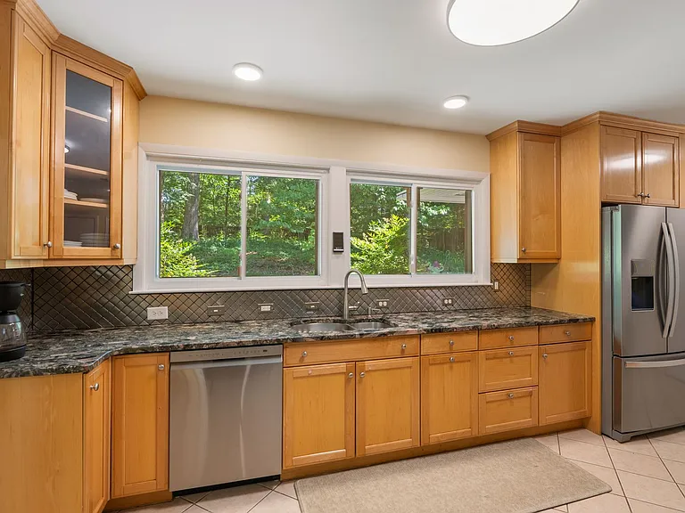 211 Celeste Cir — Photo 15