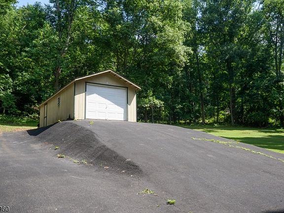 4th image of 90 Musconetcong River Rd