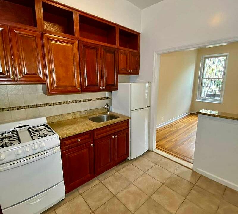 1st image of 1411 2nd Ave APT 2B