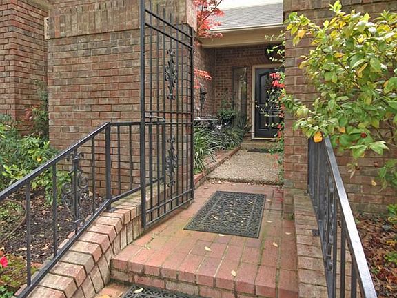 4th image of 506 Hyde Park Dr