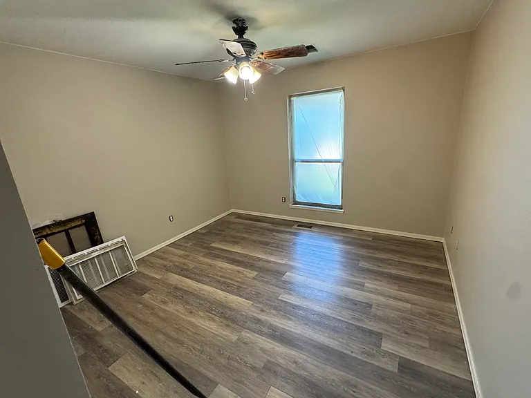 2618 Richardson Dr — Photo 9
