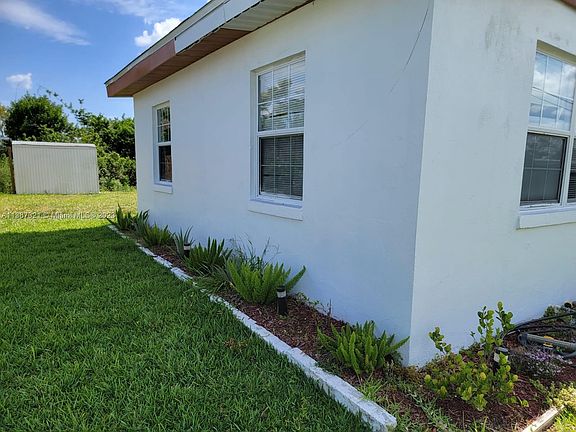 4th image of 21371 Gladis Ave