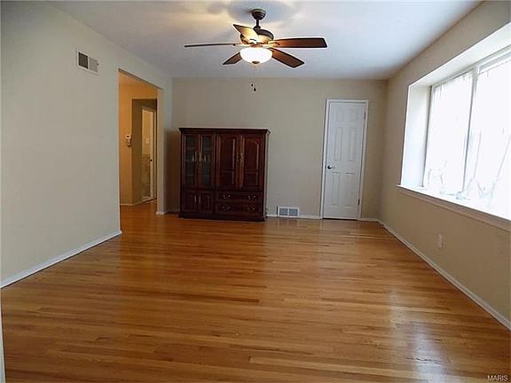 4th image of 9524 Erie Dr