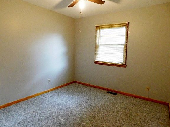 5th image of 3012 Greenhill Dr
